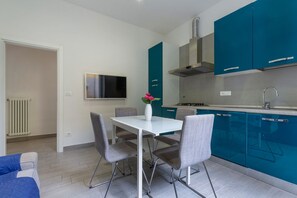 Dining - GuestHost - Bolognina Bright Apartment 600m from the station (Bologna)