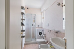 Douche, bidet