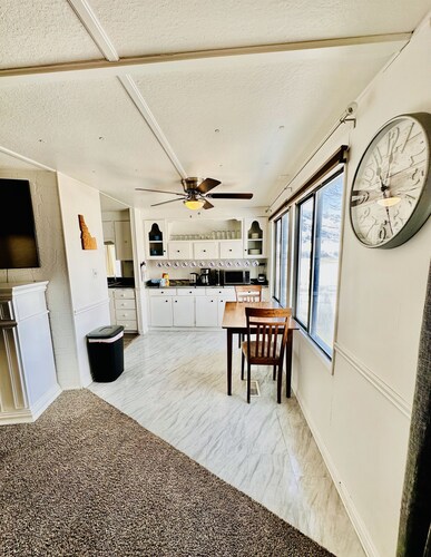 Cozy Cabin on 2 acres with mountain view river access, 5 min to Lava Hot Springs