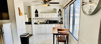 Cozy Cabin on 2 acres with mountain view river access, 5 min to Lava Hot Springs