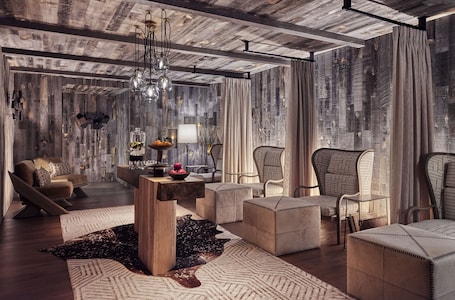 Couples treatment rooms, sauna, steam room, body treatments