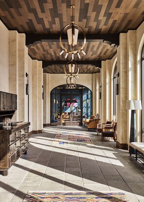 Hallway - Bowie House, Auberge Collection (Fort Worth)