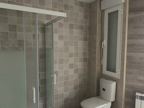 Hair dryer, towels, soap, shampoo - Blanco y Tinto (Logroño)