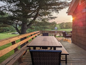 Outdoor dining - Panoramic Catskills Farmhouse and Spa (Harpersfield)