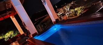 Cozy Townhouse Terrace with Pool 