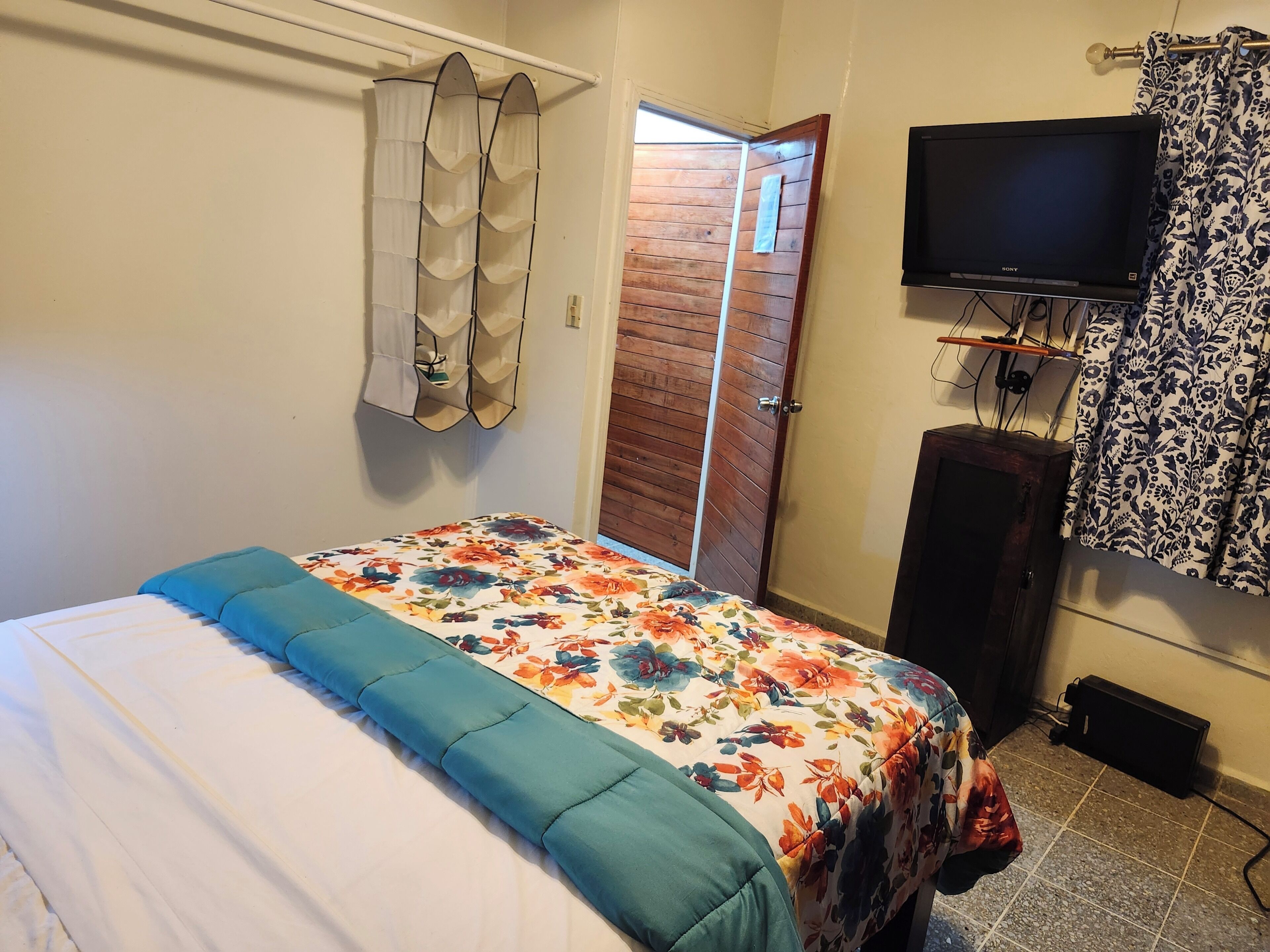 1 slaapkamer, een kluis op de kamer, wifi, beddengoed