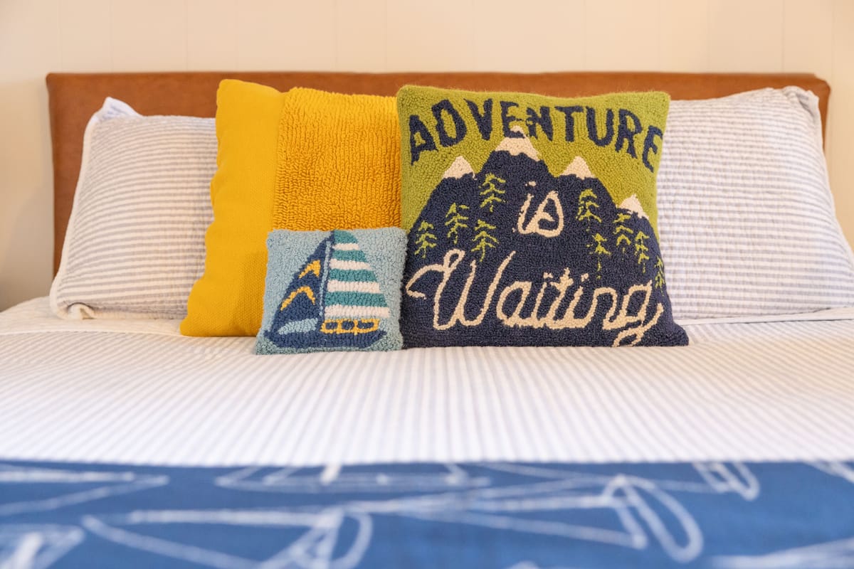 Classic dubbelrum - 1 queensize-säng - kylskåp - bottenvåning | 1 sovrum, individuell inredning, unika möbler och ljudisolering