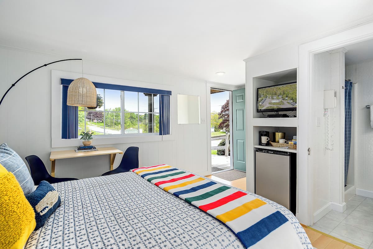 Classic Double Room, 1 Queen Bed, Refrigerator, Ground Floor | 1 bedroom, individually decorated, individually furnished, soundproofing