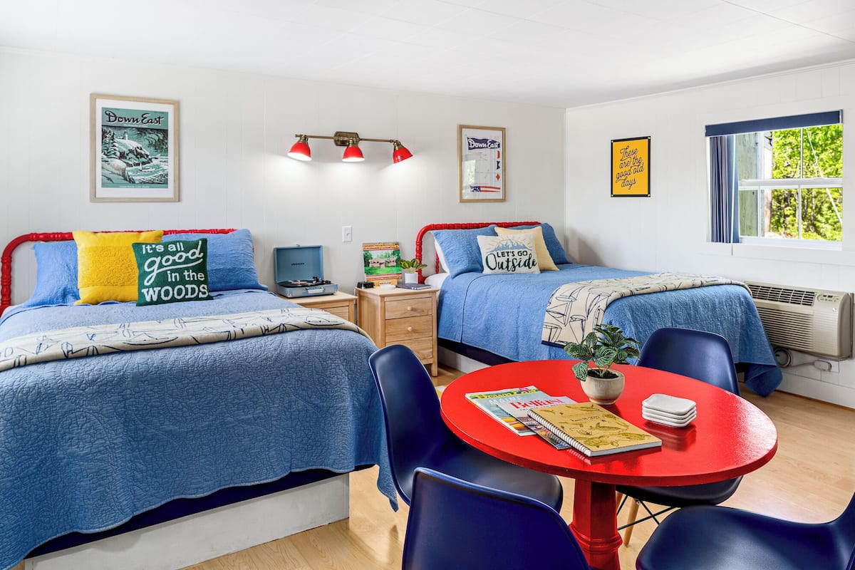 Traditionell stuga - 2 dubbelsängar - kök | 1 sovrum, individuell inredning, unika möbler och ljudisolering