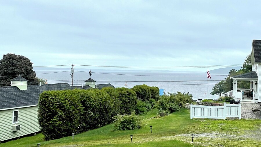 Seascape Motel & Cottages