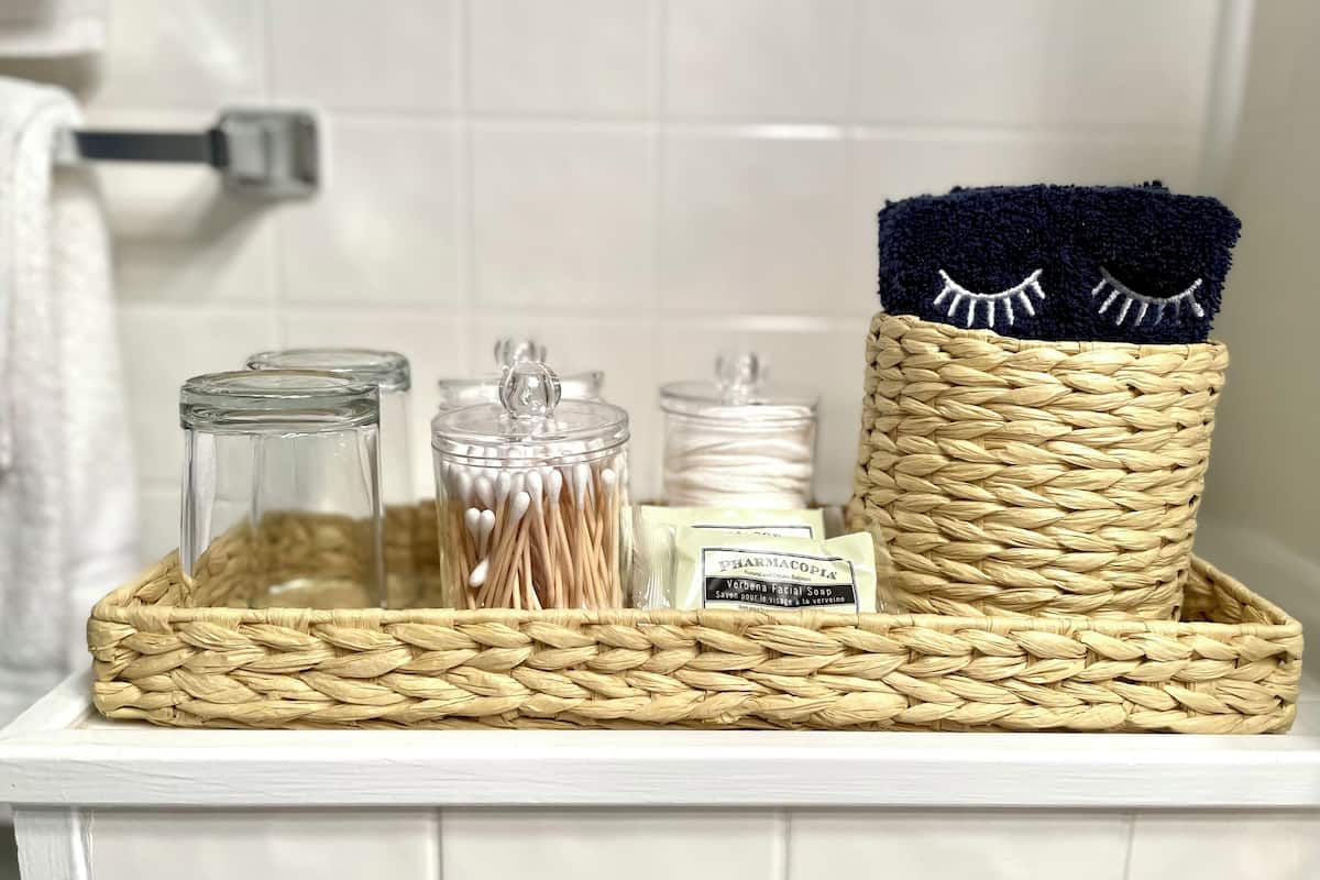 Lyxtoalettartiklar, hårtork, handdukar och tvål