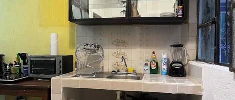 Fridge, oven, coffee/tea maker, toaster