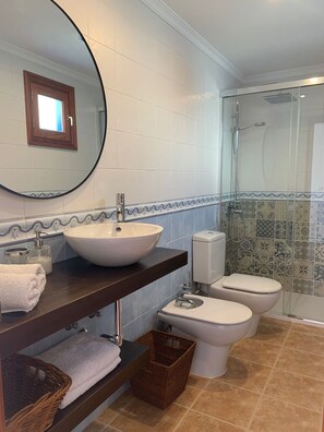 Shower, hair dryer, bidet, towels - CASA del CHARCO 2.1 (Arrecife)