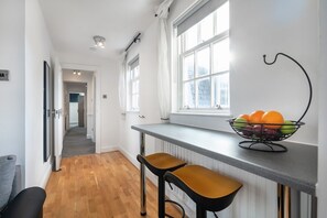 Interior - St James's Nest. Cute 3BR 2Bth Steps to Big Ben! (London)