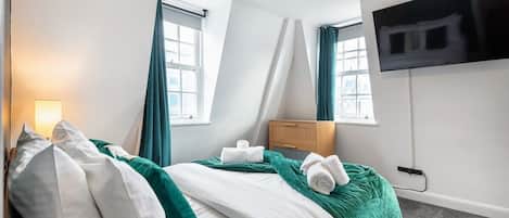 3 bedrooms, iron/ironing board, free WiFi, bed sheets