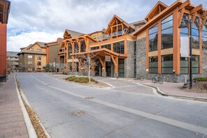 Exterior - Cozy 1 bedroom getaway with views @ Resort & Spa (Canmore)