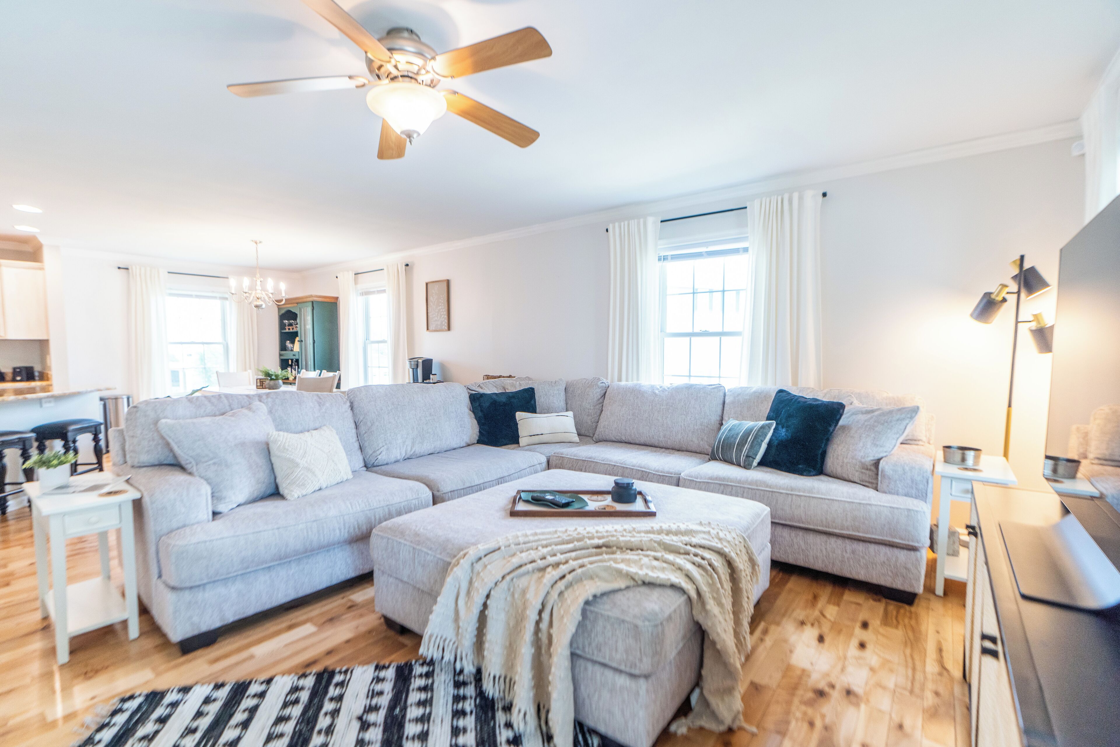 Älytelevisio, tietokoneen näyttö, tulostin