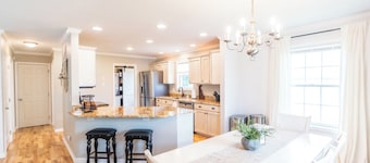 NEW! Bowers Retreat - Sleeps 10 - Steps to beach! 10 Minutes to DE Turf!