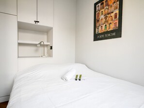 1 slaapkamer, een strijkplank/strijkijzer, wifi, beddengoed