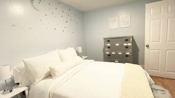 3 bedrooms, iron/ironing board, WiFi, bed sheets