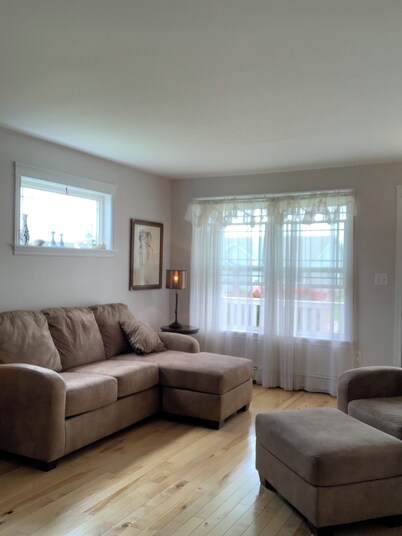 Ideal Location! 5 mins to Downtown Charlottetown, Tea Hill Beach, 2 Golf Courses