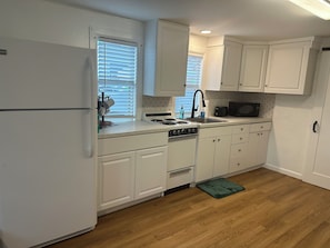 Enjoy cooking in this well-equipped kitchen with an oven, dishwasher, and stainless steel sink.