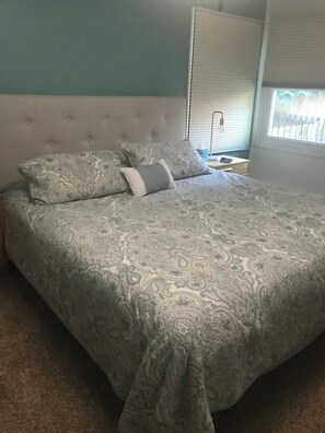 2 habitaciones, tabla de planchar con plancha, wifi y ropa de cama 