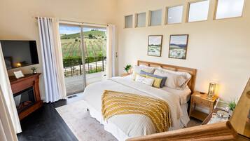 1 bedroom, desk, iron/ironing board, WiFi