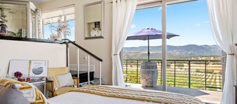 Be Suite Vineyard Retreat