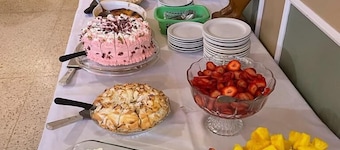 Bears Den Lounge and Motel