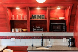 電子レンジ、コーヒー / ティーメーカー、調理器具と食器