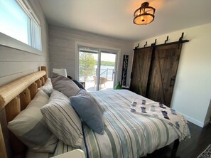 4 bedrooms, WiFi, bed sheets - Camp One Island Lake (Fowler)