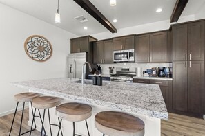 Fridge, microwave, oven, stovetop - Grand Canyon Brand New Home with AC. Near Golf Course, Lake & Bearizona (Williams)