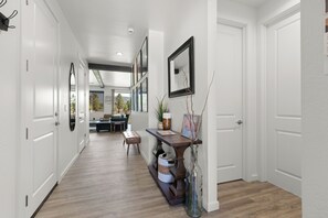 Interior - Grand Canyon Brand New Home with AC. Near Golf Course, Lake & Bearizona (Williams)