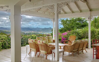 Zephyr Hill - 4 bedroom Villa with awe inspiring views