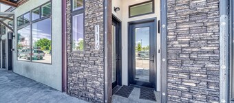 Dog Friendly•Location•Corner Unit