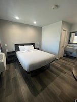 1 bedroom, desk, WiFi (free), bed sheets