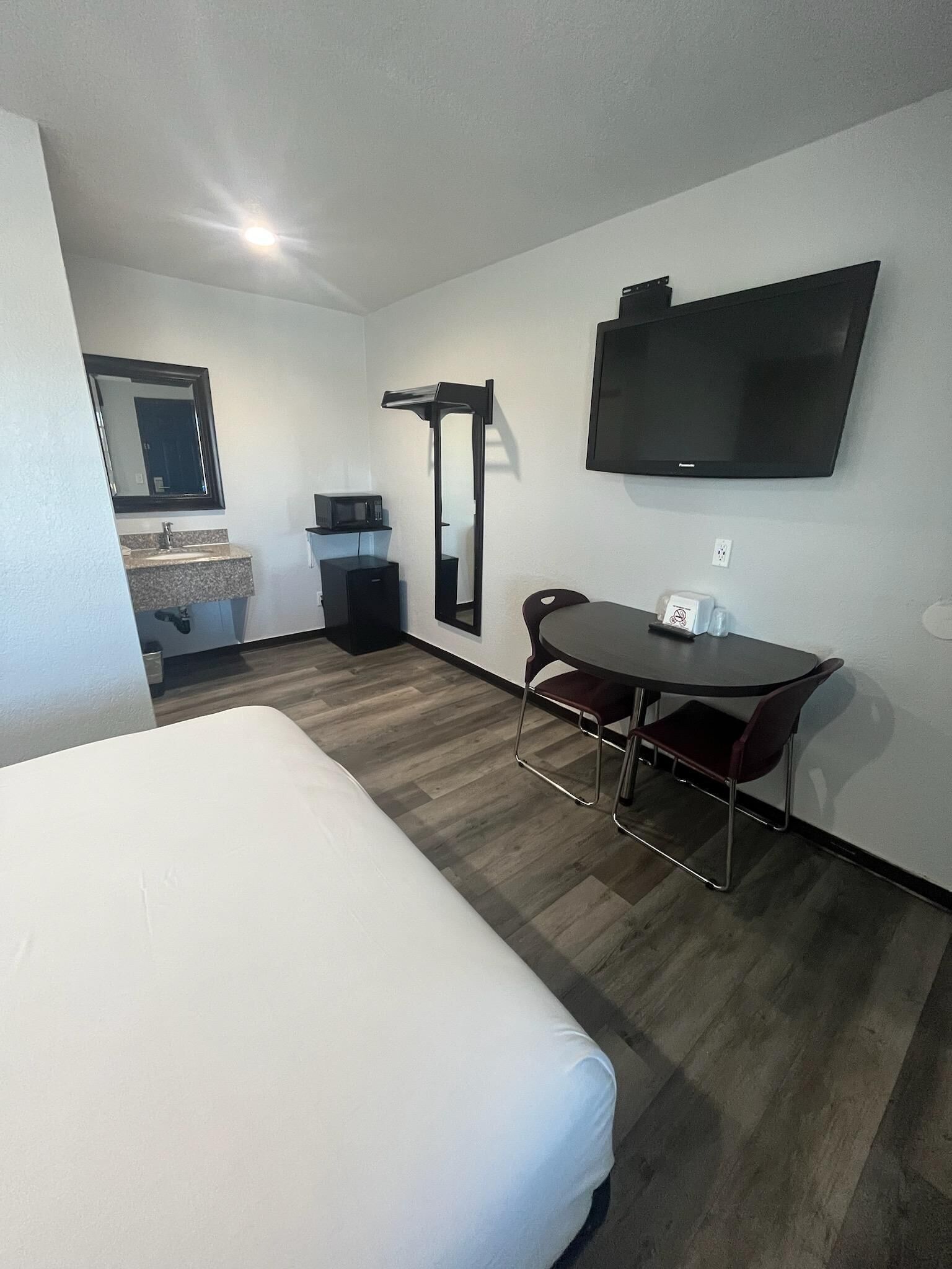 1 bedroom, desk, free WiFi, bed sheets