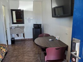 1 bedroom, desk, WiFi (free), bed sheets