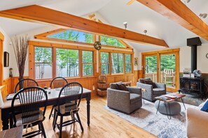 Smart TV, books - MooseHoek | Sandy Beach and Gorgeous Sunsets on Mooselookneguntic Lake (Rangeley)