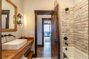 Bañera y toallas