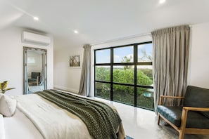 4 bedrooms, desk, iron/ironing board, free WiFi