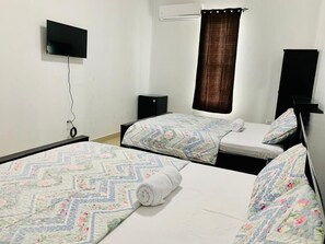 Chambre Familiale | Chambres insonorisées, fer et planche à repasser, Wi-Fi gratuit