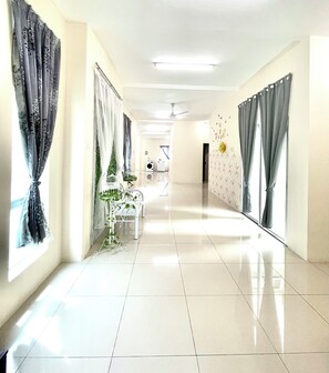 المنشأة من الداخل