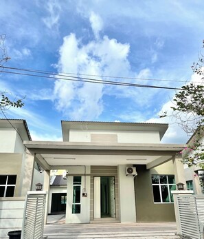 المنشأة من الخارج