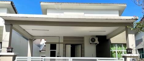 المنشأة من الخارج