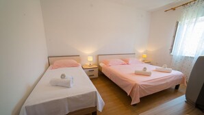 Apartment, Smoking - Zora - With Large Garden Terrace - A 5 Donji-polanda (Supetar)