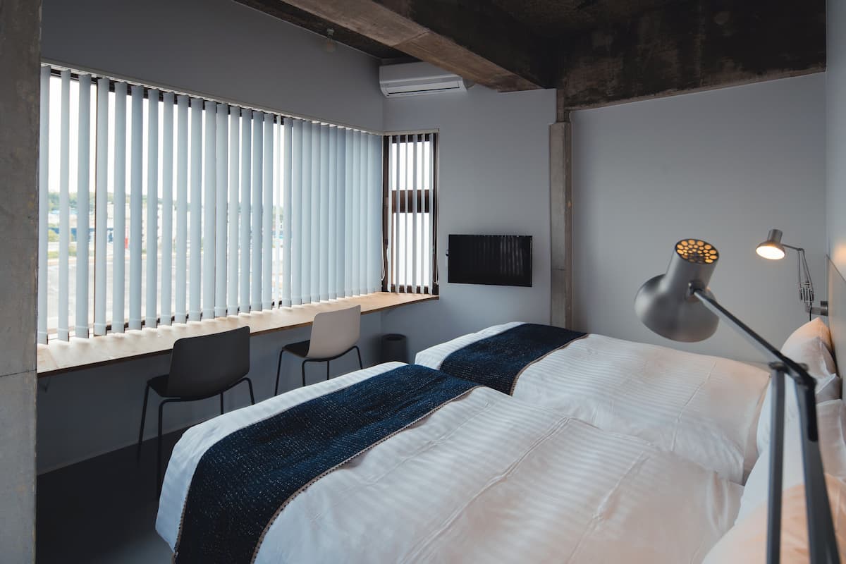 Een kluis op de kamer, verduisterende gordijnen