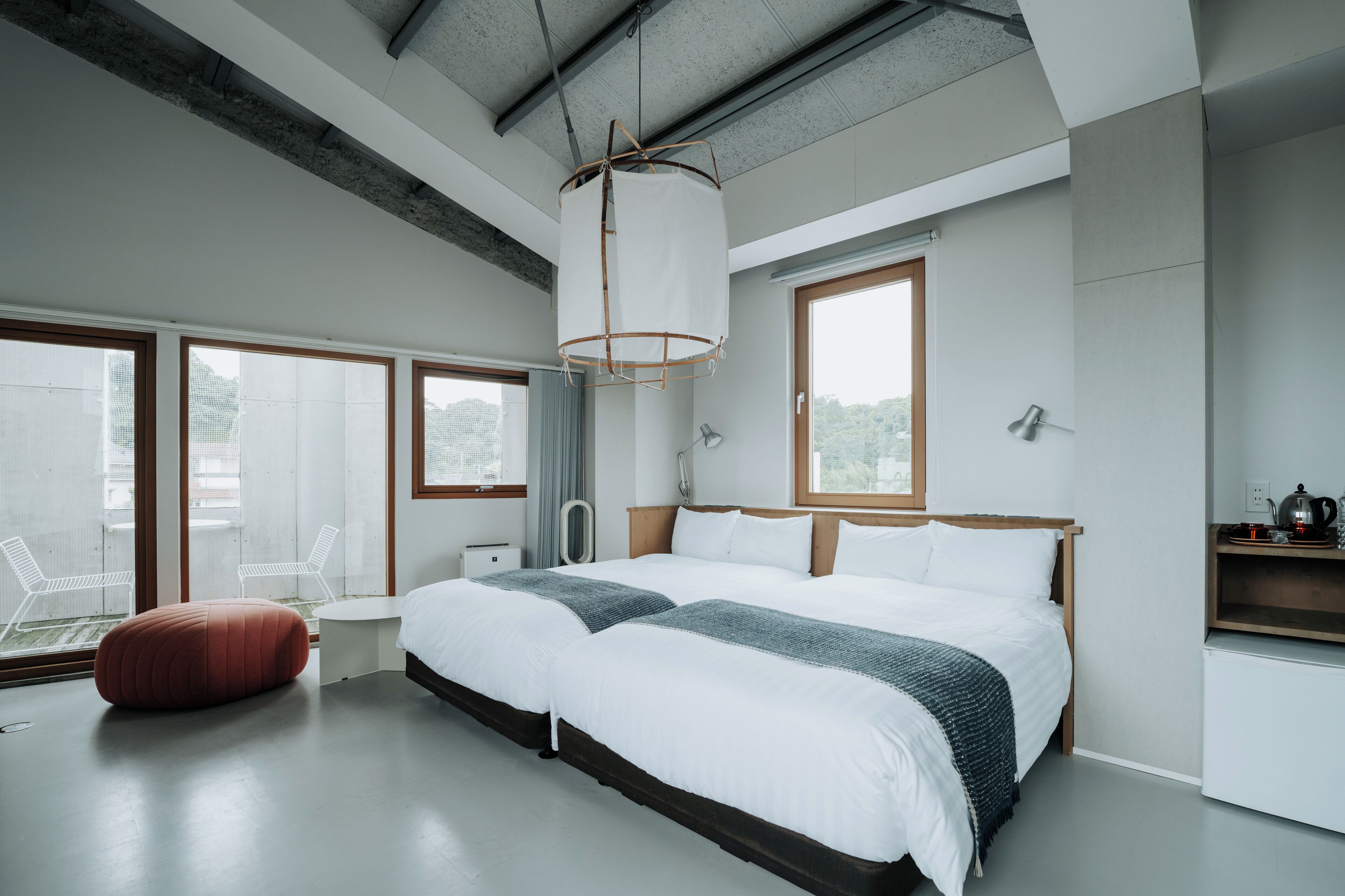 高级双床房, 无烟房 (Suite Room) | 羽绒被、客房内保险箱、办公桌、遮光窗帘