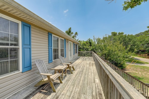 Coastal Emerald Isle Retreat w/ Deck & Grill!